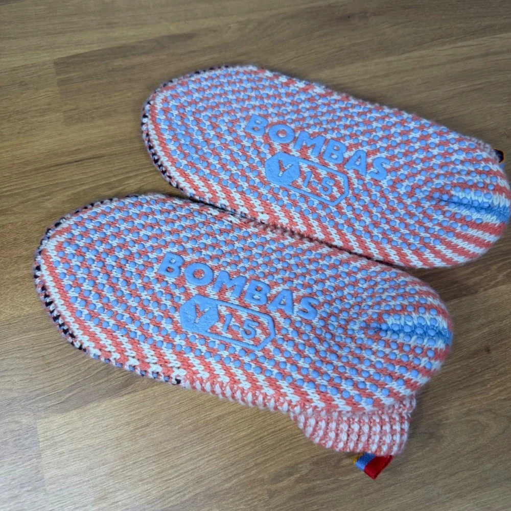 Bombas Kids Gripper Slippers Coral Blue Knit Non-Slip House Shoes Size Y 1-5